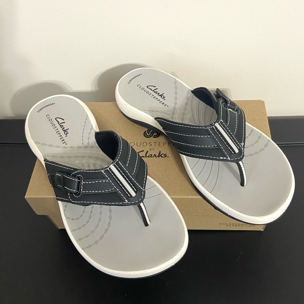 Clarks Women’s Cloud Steppers Sandals Size 6
